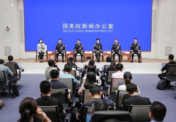 配资官网查询 让更多外国朋友“种草”上海！上海出入境英模民警亮相国新办见面会